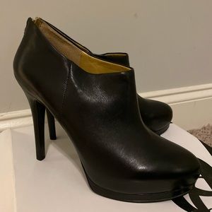 *SOLD* NWT Nine West Haywire Blk Leather Platform Booties